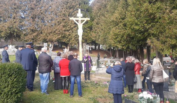 Obnova centrálneho kríža na obecnom cintoríne